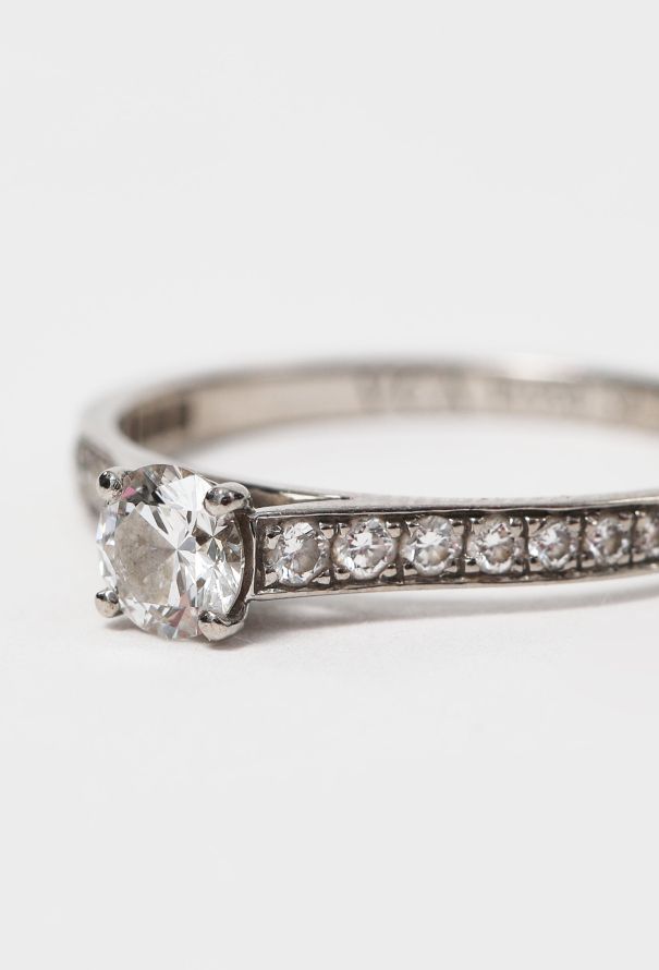 Van Cleef & Arpels Romance Solitaire Engagement Ring - 4 Van Cleef & Arpels Romance Solitaire Engagement Ring - 4