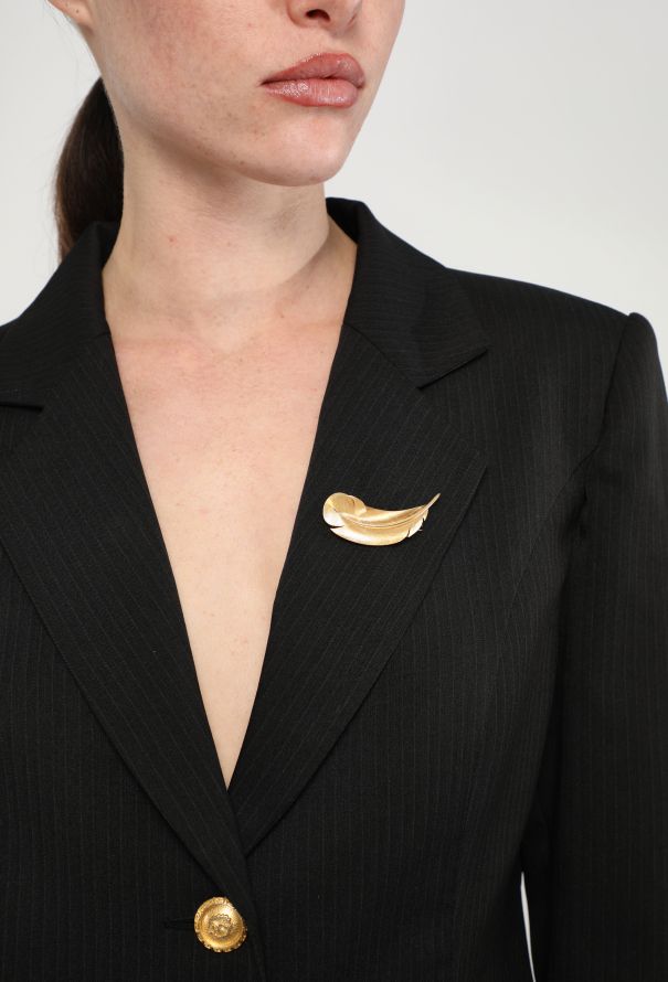 Hermès 18k Yellow Gold Feather Brooch - 2