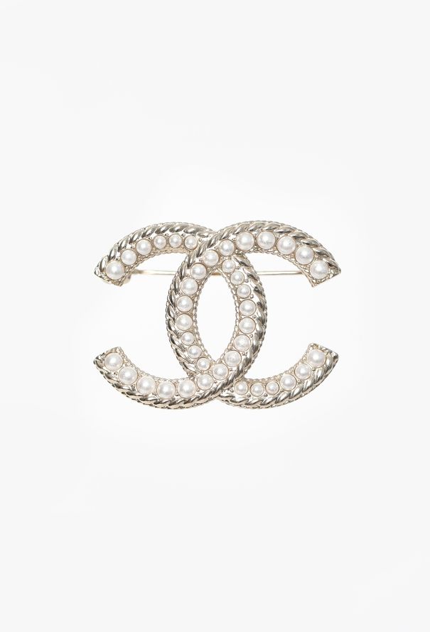 Chanel 2022 Pearl 'CC' Brooch - 1