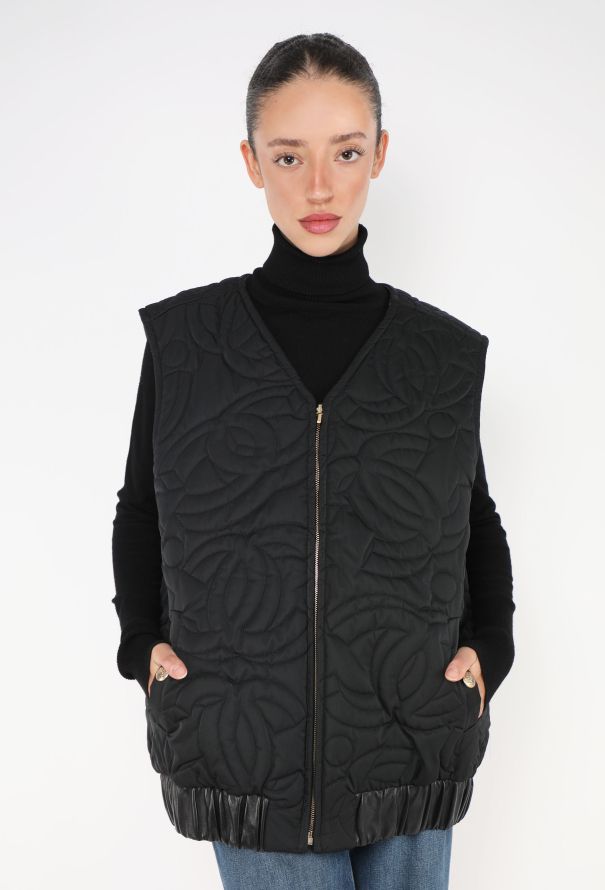 Chanel 2022 Reversible Lambskin 'CC' Vest - 6