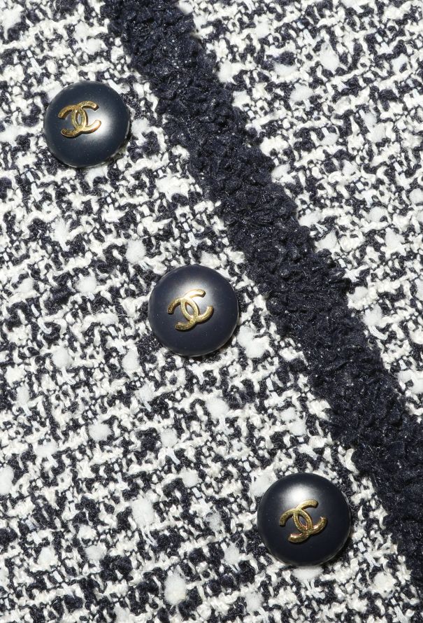 Chanel RARE S/S 1995 Cropped Bouclé 'CC' Jacket - 7