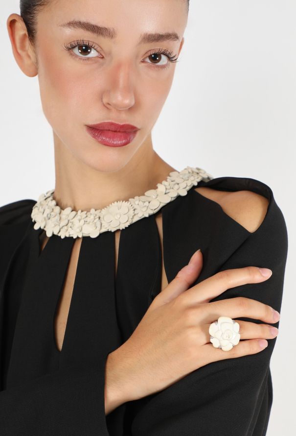 Chanel 18k White Gold & Agate Camélia Ring - 7