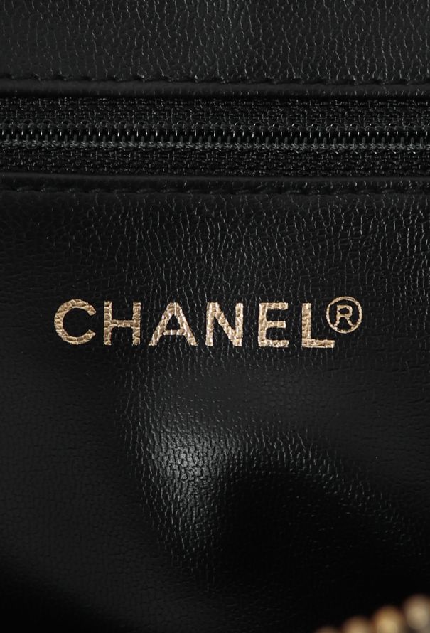 Chanel '90s Chevron Shoulder Bag - 12 Chanel '90s Chevron Shoulder Bag - 12