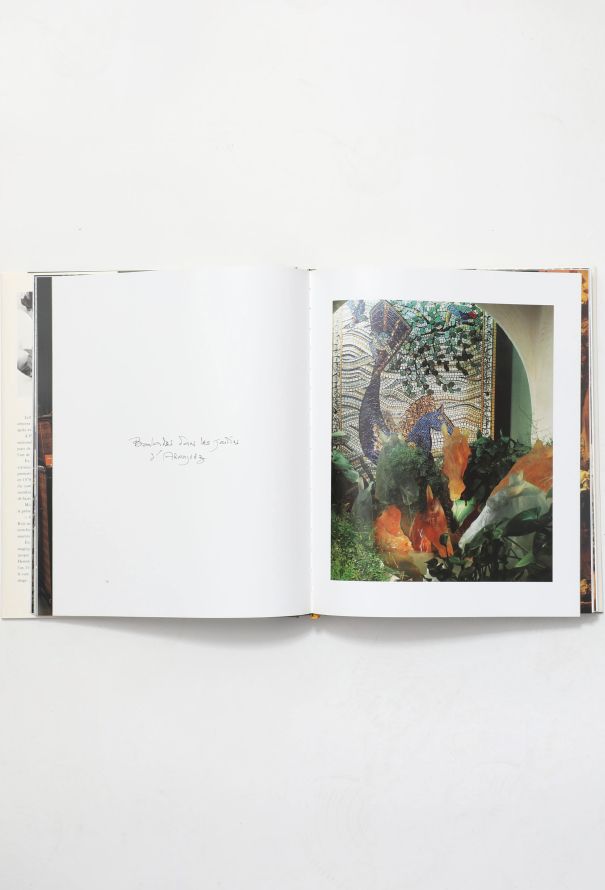Les Vitrines Hermes エルメス 作品集 1999年初版 149635aca4206eb64a6662002be2.jpg
