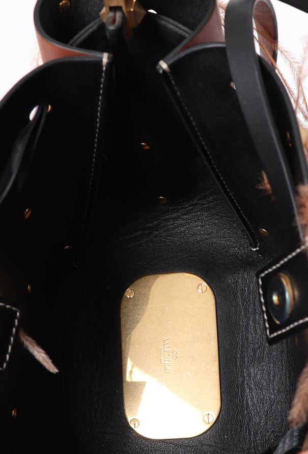 Valentino S/S 2019 Rockstud & Feather Small Bucket Bag - 15 Valentino S/S 2019 Rockstud & Feather Small Bucket Bag - 15