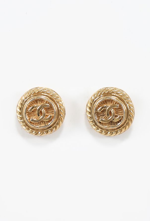 Chanel Early '80s Embossed 'CC' Clip Earrings - 2