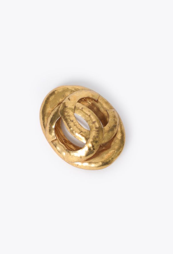 Chanel 1992 Hammered 'CC' Brooch - 2 Chanel 1992 Hammered 'CC' Brooch - 2