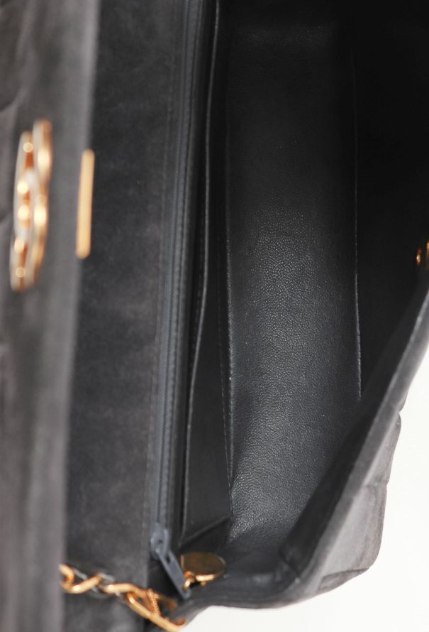 Chanel '90s Diana Suede Bag - 11