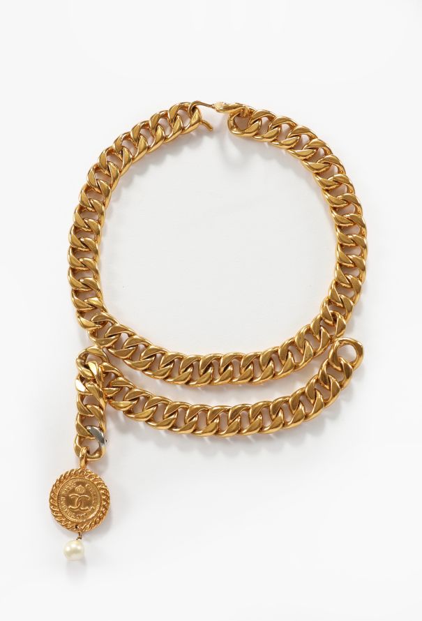 Chanel Curb Link Medallion Necklace, 1980s - 1