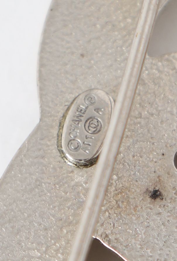 Chanel 2011 Embossed Chainlink 'CC' Brooch - 4