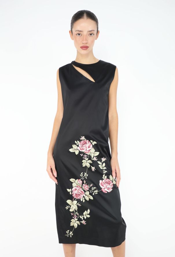 Alexander McQueen Fall 1997 Embroidered Rose Dress - 1