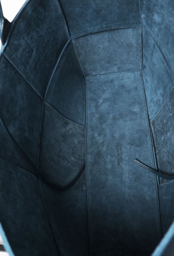 Bottega Veneta 2022 Arco Tote Bag - 11