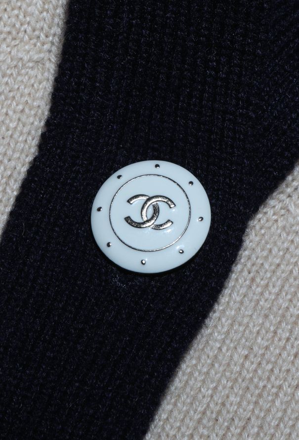 Chanel Bicolor Cashmere ‘CC’ Cardigan - 7
