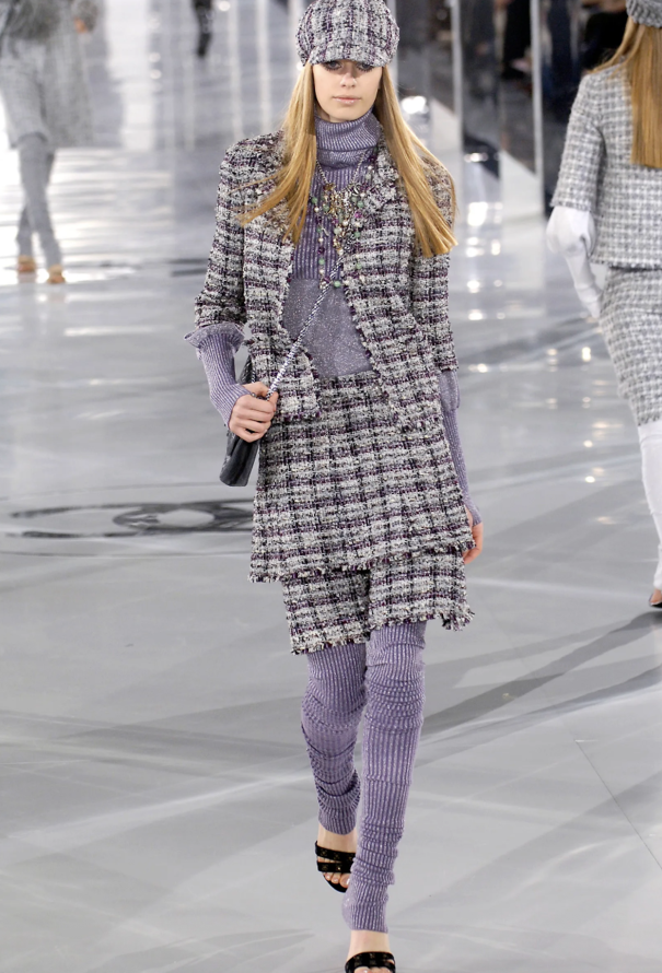 Chanel F/W 2005 Cashmere Lamé Turtleneck - 2