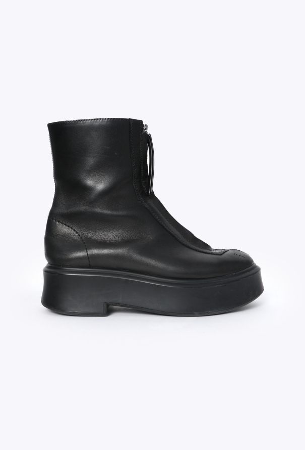 The Row F/W 2019 '1' Calfskin Zipped Boot - 1