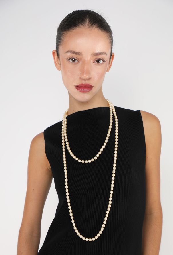 Chanel Collector 1981 Ivory Pearl Sautoir - 1