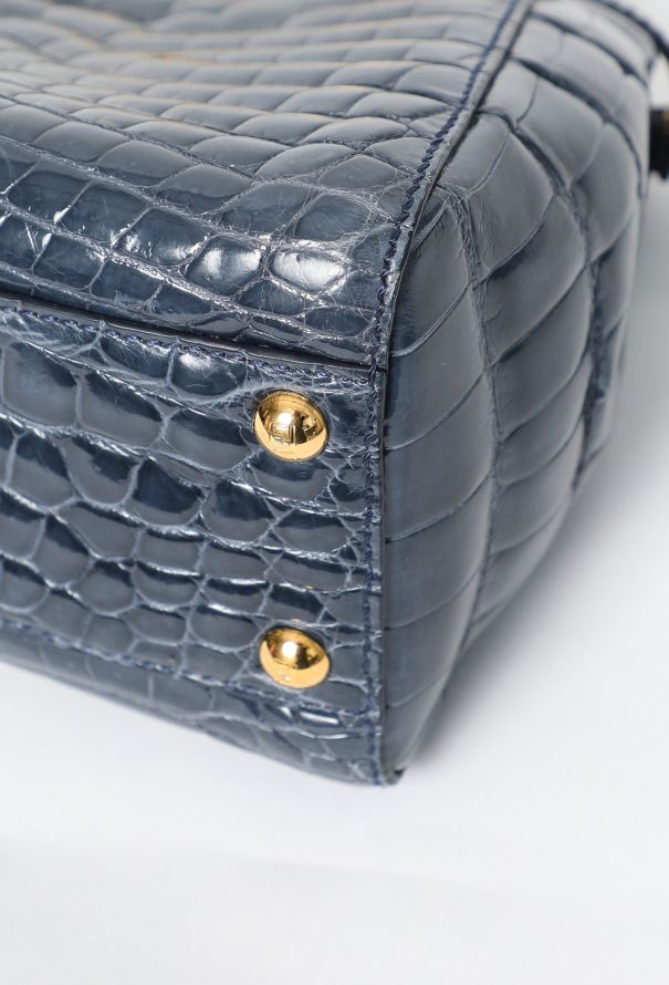 Fendi S/S 2022 Small Niloticus Peekaboo Bag - 9