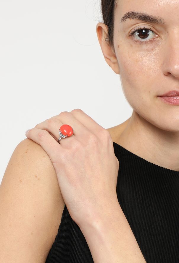 Vintage Fine Jewelry Platinum, Diamond & Coral Ring - 2 Vintage Fine Jewelry Platinum, Diamond & Coral Ring - 2
