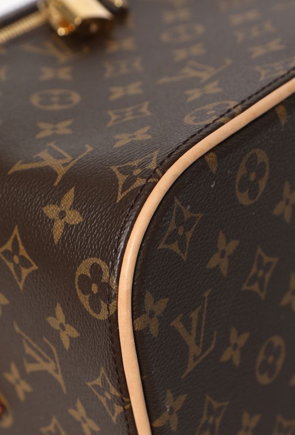 Louis Vuitton Monogram 'Nice' Toiletry Pouch, 2022 - 8