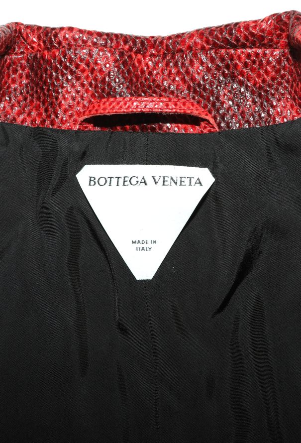Bottega Veneta Pre-Fall 2023 Snake Print Trench - 7