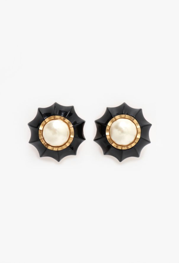 Chanel Vintage Sculpted Pearl Clip Earrings - 1