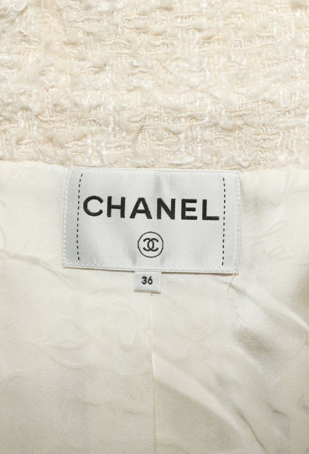 Chanel Resort 2018 Tweed Pearl Ensemble - 9 Chanel Resort 2018 Tweed Pearl Ensemble - 9