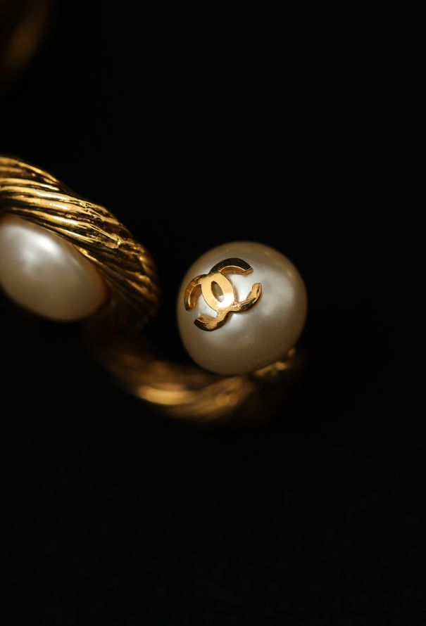 Chanel 1993/94 Bourgeois Pearl Bangle Set - 6 Chanel 1993/94 Bourgeois Pearl Bangle Set - 6
