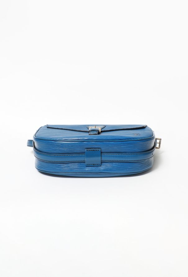 LOUIS VUITTON - Jeune Fille bag, 20 cm, in blue epi le…
