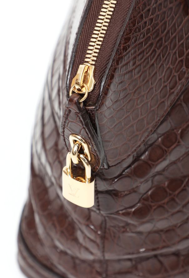 Lot - #LOUIS VUITTON Lockit handbag in purple crocodile Hardware in gilt  metalDouble handle in crocodileZip closureLining in red leather#L