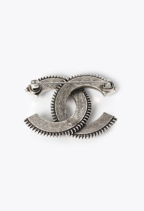 Chanel 2024 Fantasy 'CC' Brooch - 3