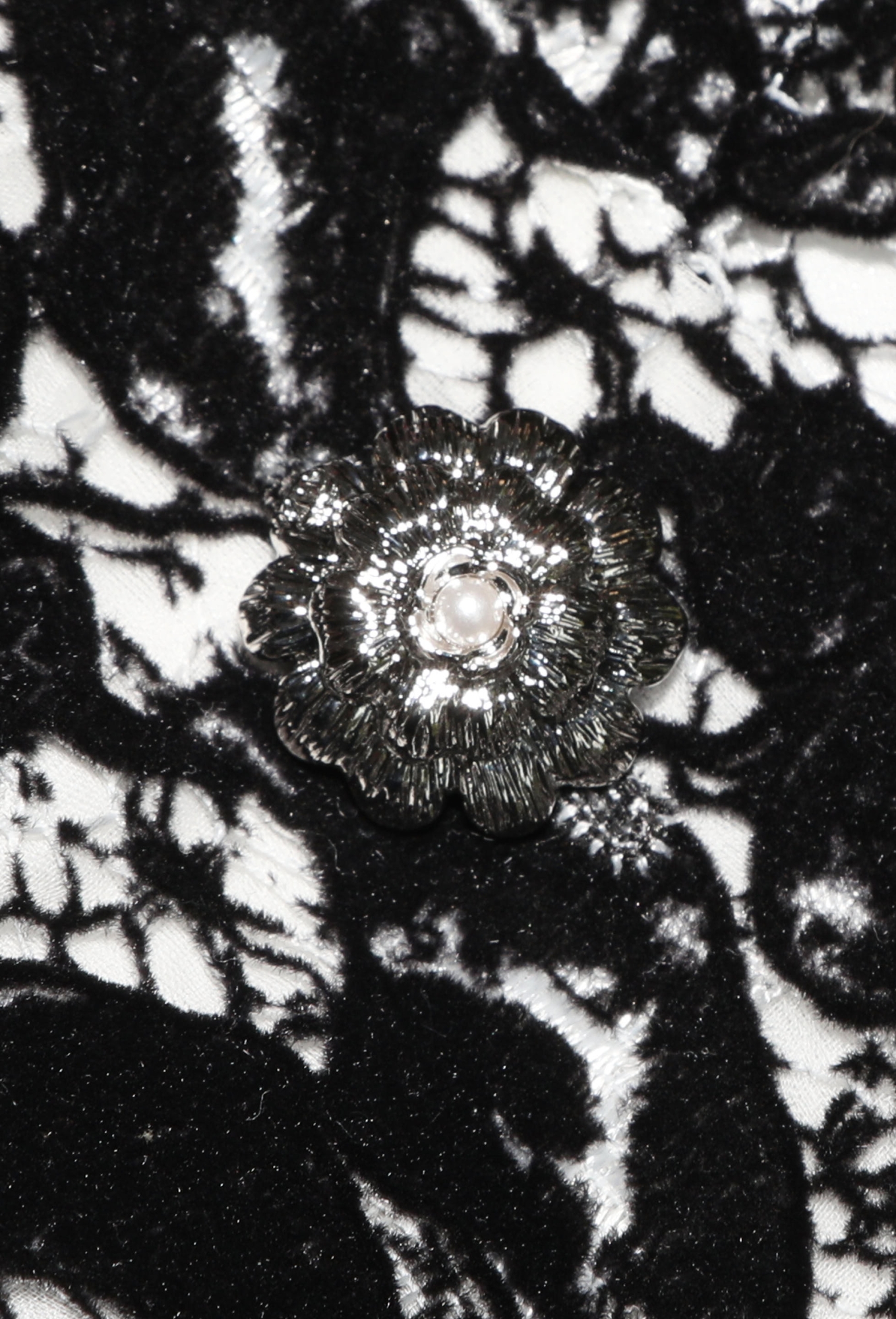 Paris-Hangzhou Velvet Lace Jacket, Pre-Fall 2025 - Chanel | ReSee
