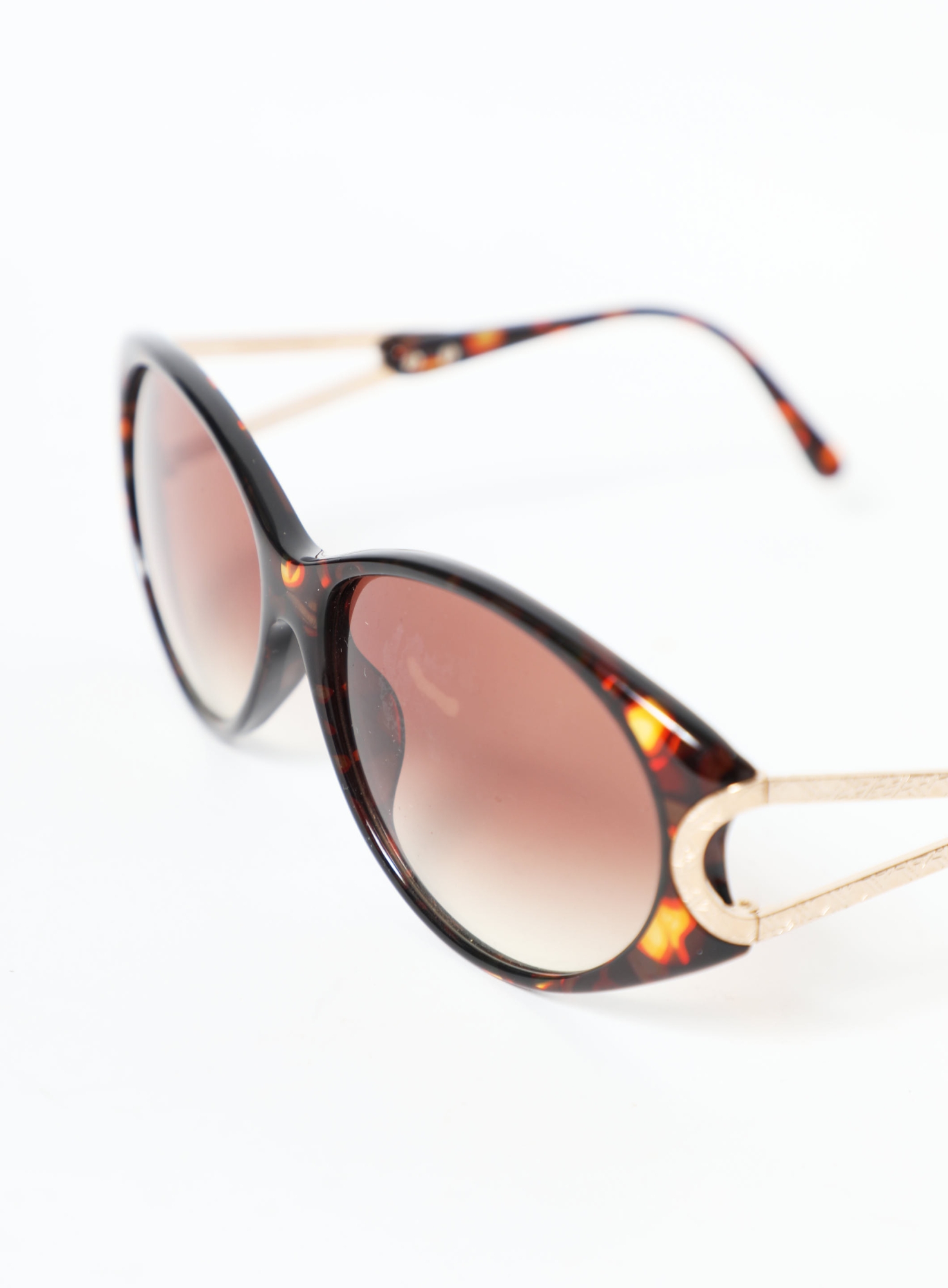 90s Tortoiseshell Oval Sunglasses | Authentic & Vintage | ReSee