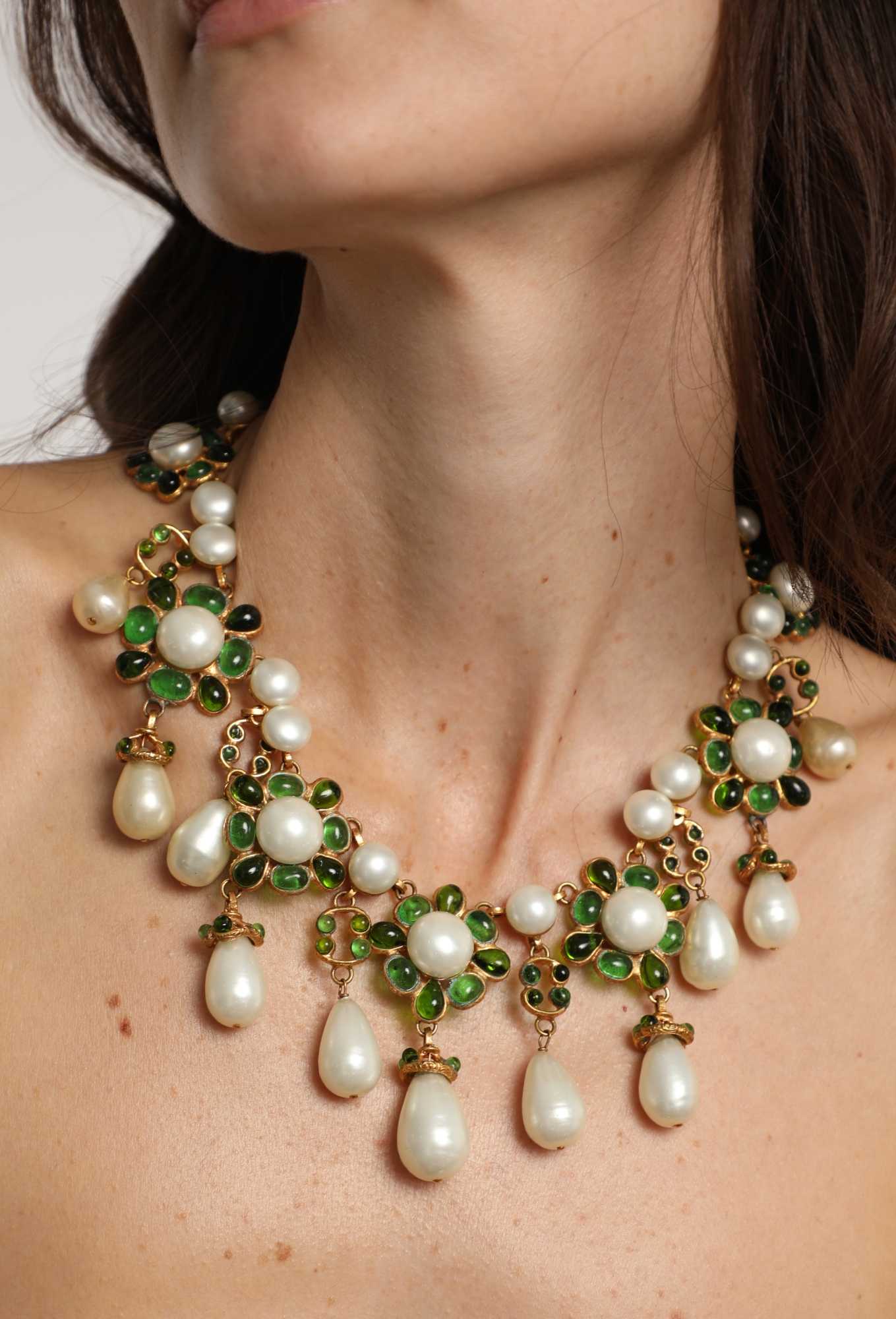 RARE Early '80s Gripoix Camélia Pearl Necklace | Authentic