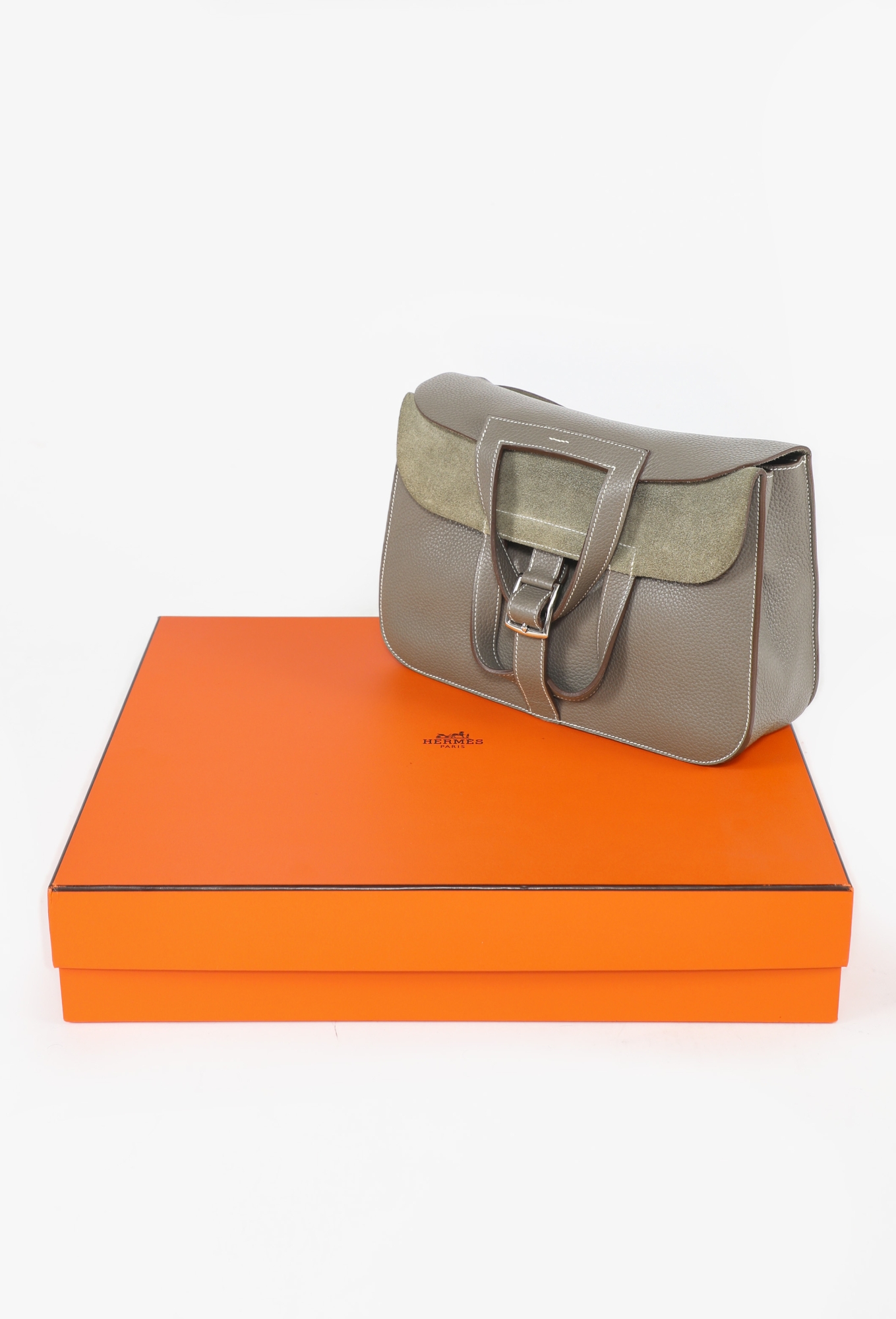 Gris Étain Taurillon Clémence Halzan 31 - Hermès | ReSee