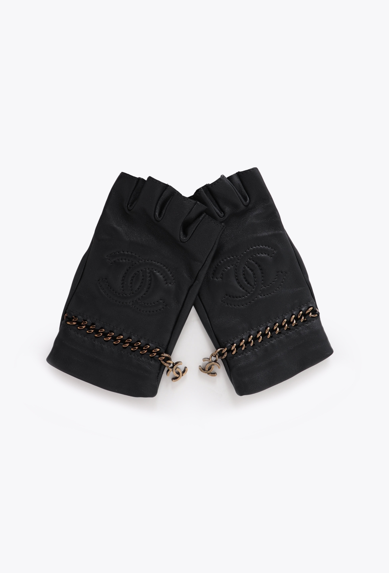 2023 Lambskin Chainlink 'CC' Gloves - Chanel | Authentic & Vintage