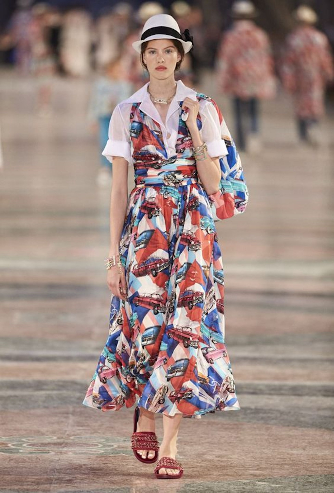 Resort 2017 'Coco Cuba' Maxi Shawl - Chanel | ReSee