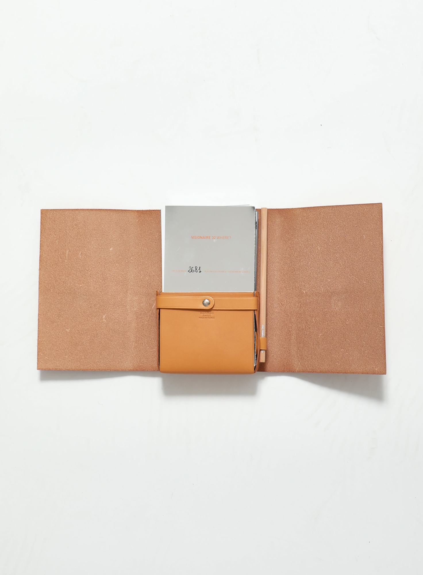 【FA】VISIONAIRE ヴィジョネア 32 HERMES  エルメス レザーケース　ポストカード 1931/3500 VISIONAIRE 32 WHERE? HERMES