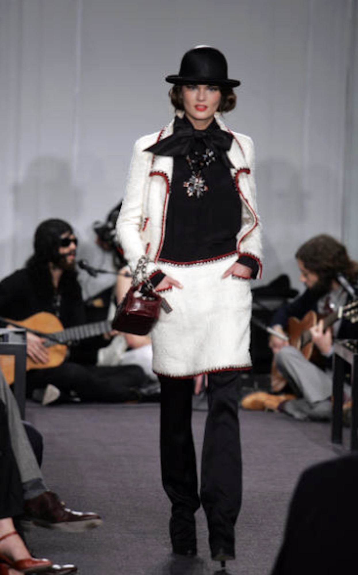 Pre-Fall 2006 Paris-New York Tweed Ensemble - Chanel | ReSee