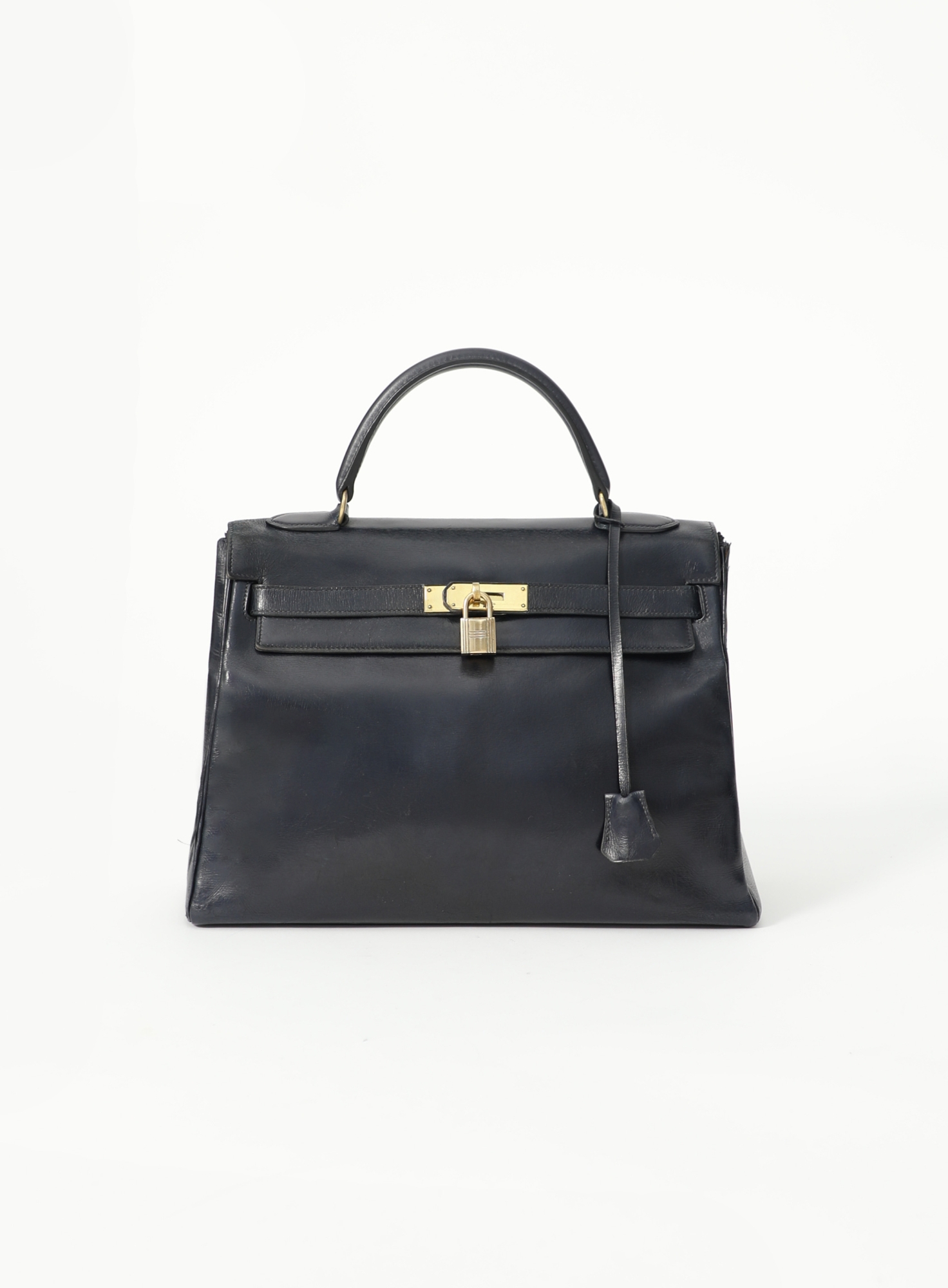 ショルダーバッグ 1994 32 kelly NV The #1994 #Hermes Box Kelly is a symbol of classic and timeless