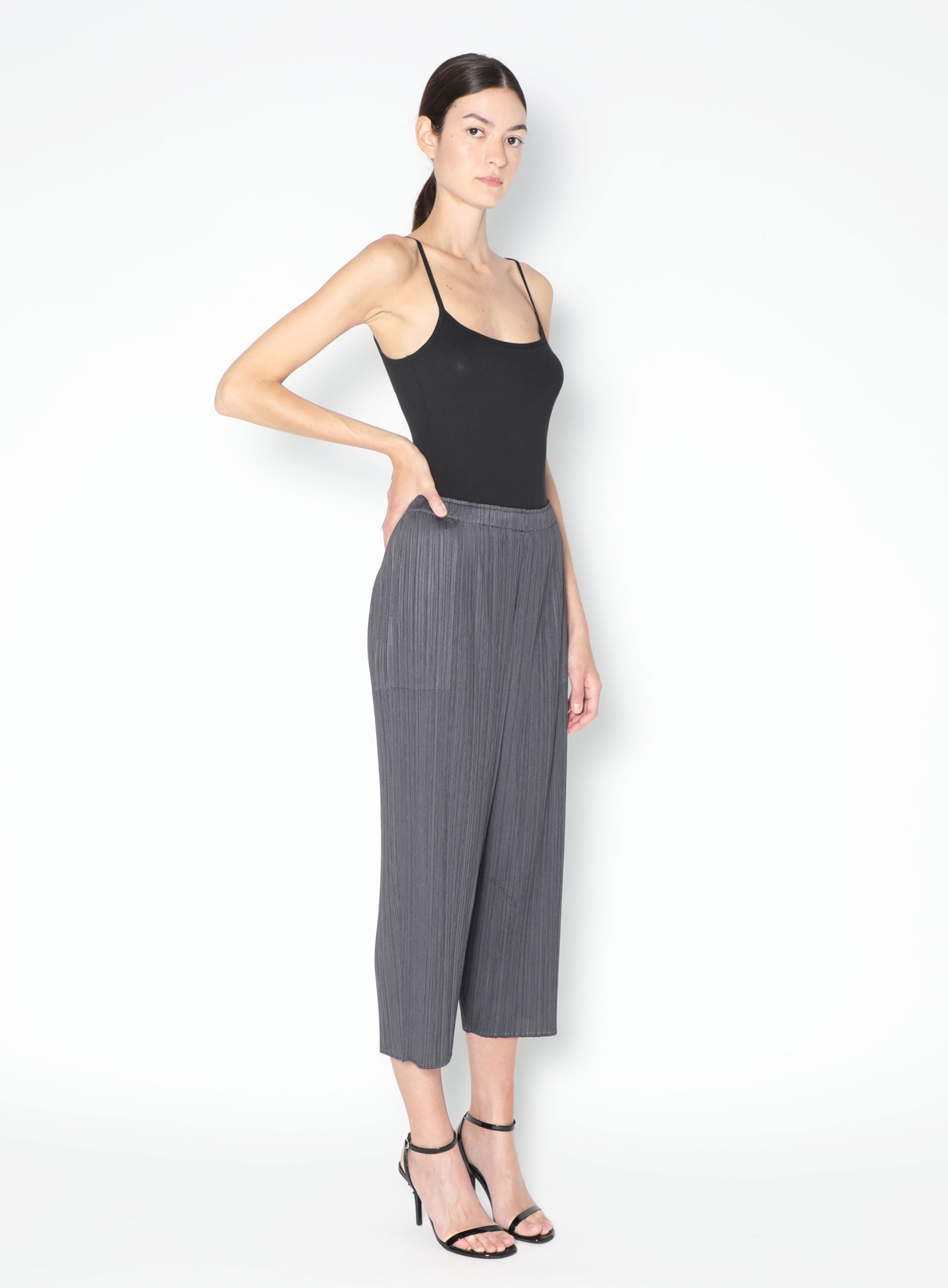 PLEATS PLEASEショートボトムス Cropped Harem Pants | Authentic & Vintage | ReSee
