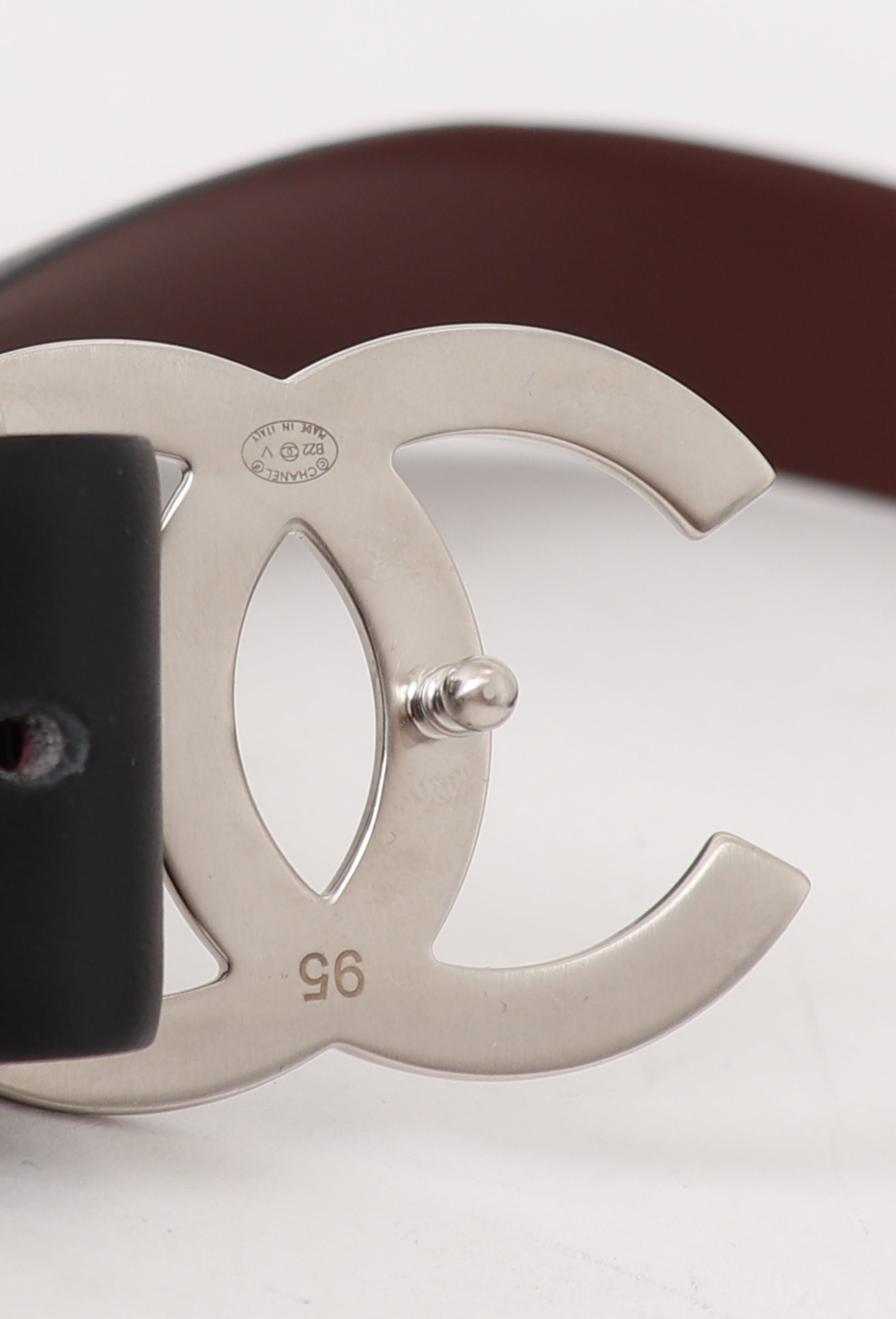 Chanel 2019 White / Silver CC Logo Genuine Calfskin Leather Wide Belt Leather belt - Calfskin & metal, white & gold — Fashion | CHANEL main image 3