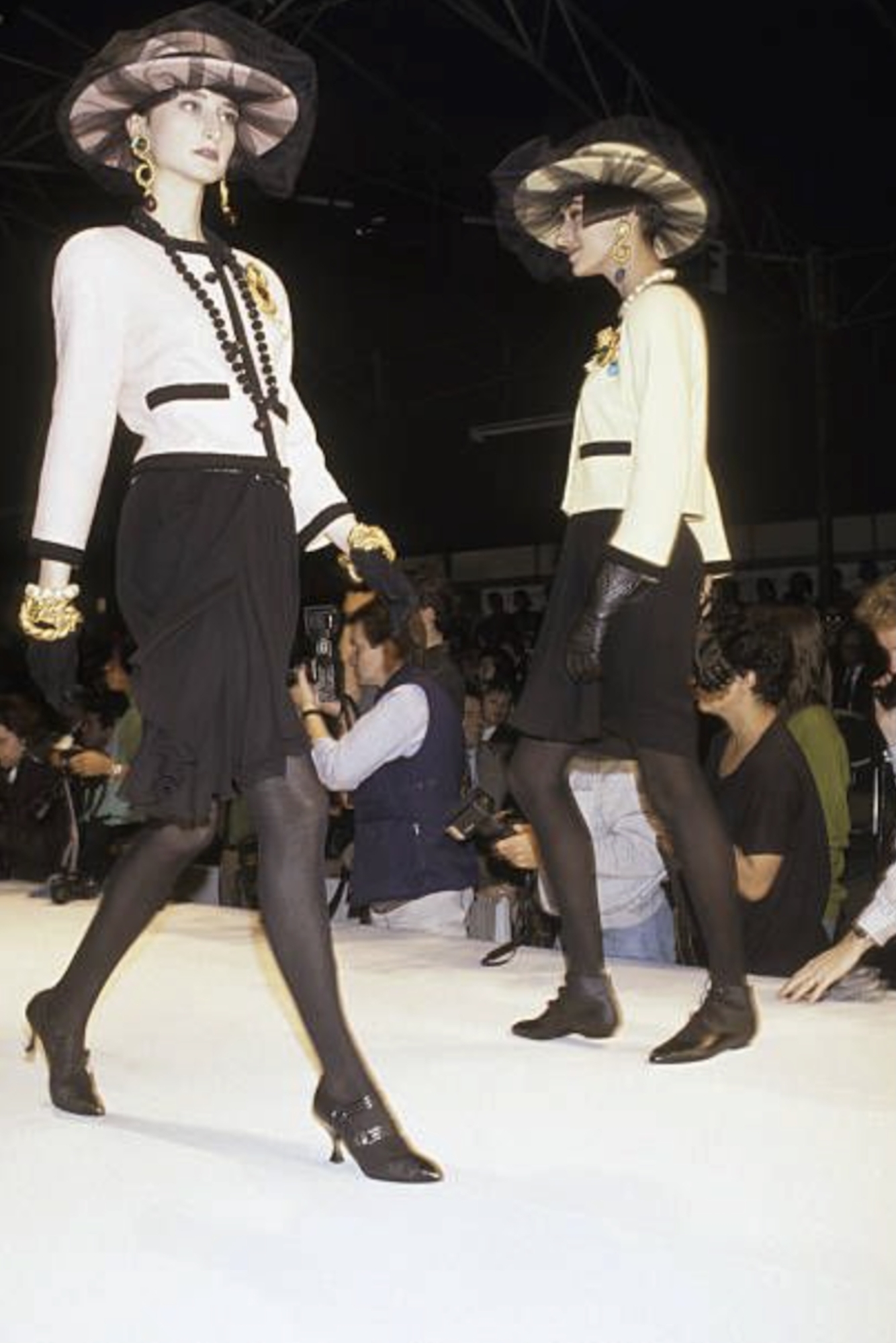 Classic Collarless Jacket, S/S 1990 - Chanel | ReSee