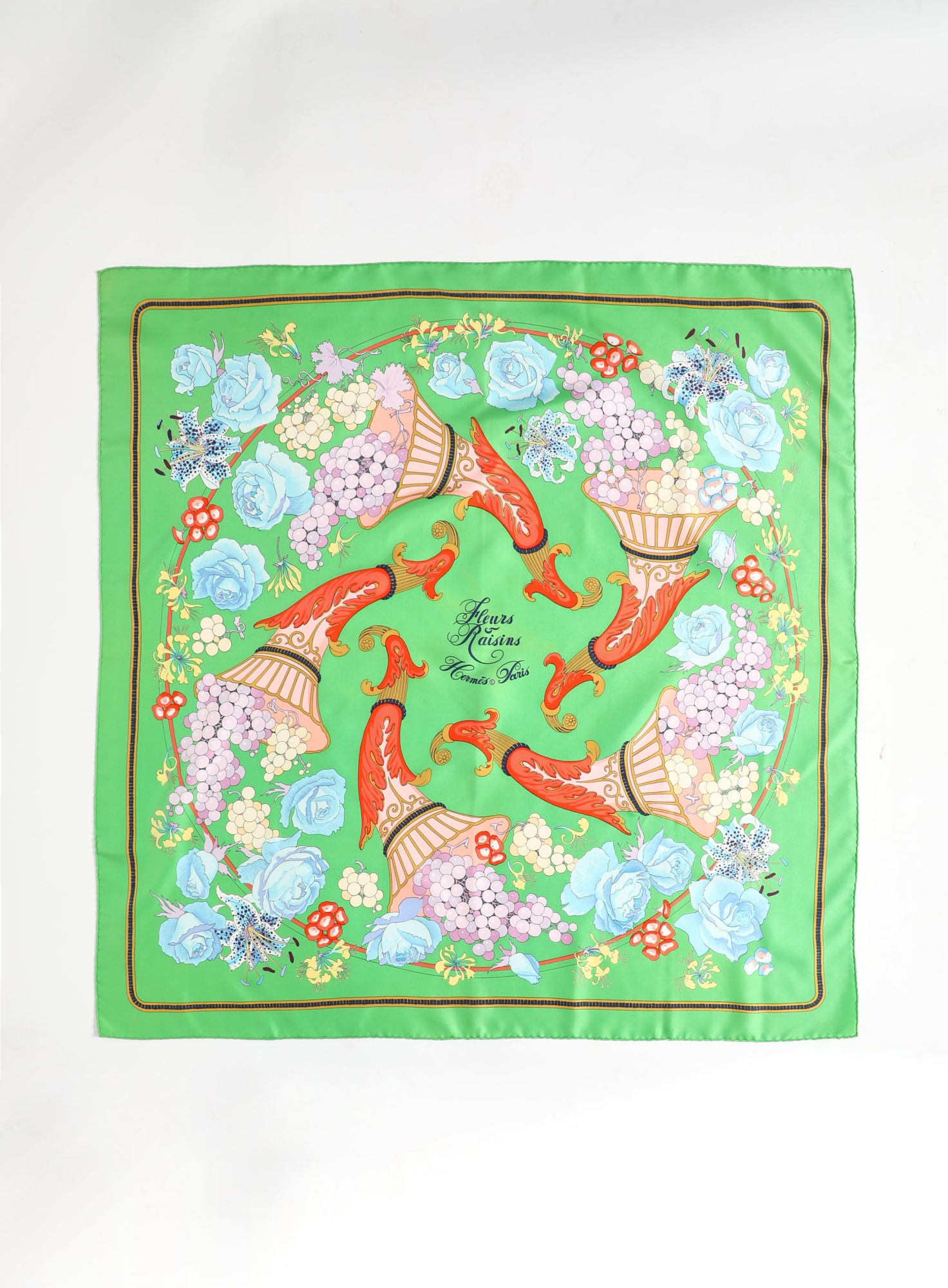 ペ*レ様 HERMES シルク 花柄 ハンカチ 1981 'Fleurs et Raisins' 90cm Silk Carré | Authentic & Vintage | ReSee