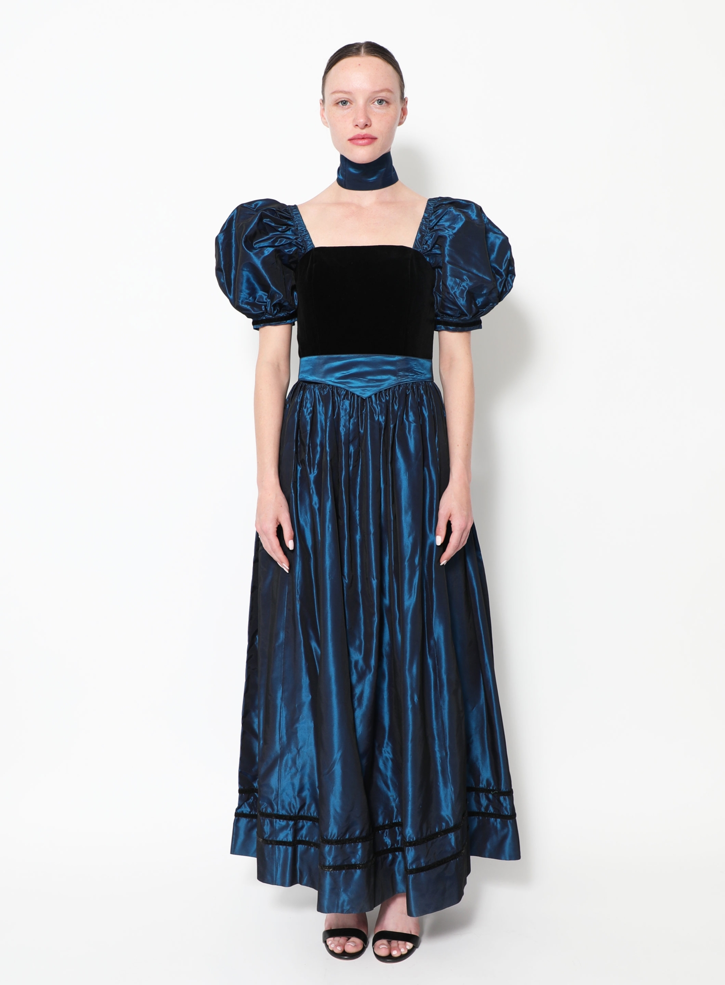 アンティークベルベットドレス　Laura Ashley Laura Ashley '80s Velvet Taffeta Dress | Authentic & Vintage | ReSee