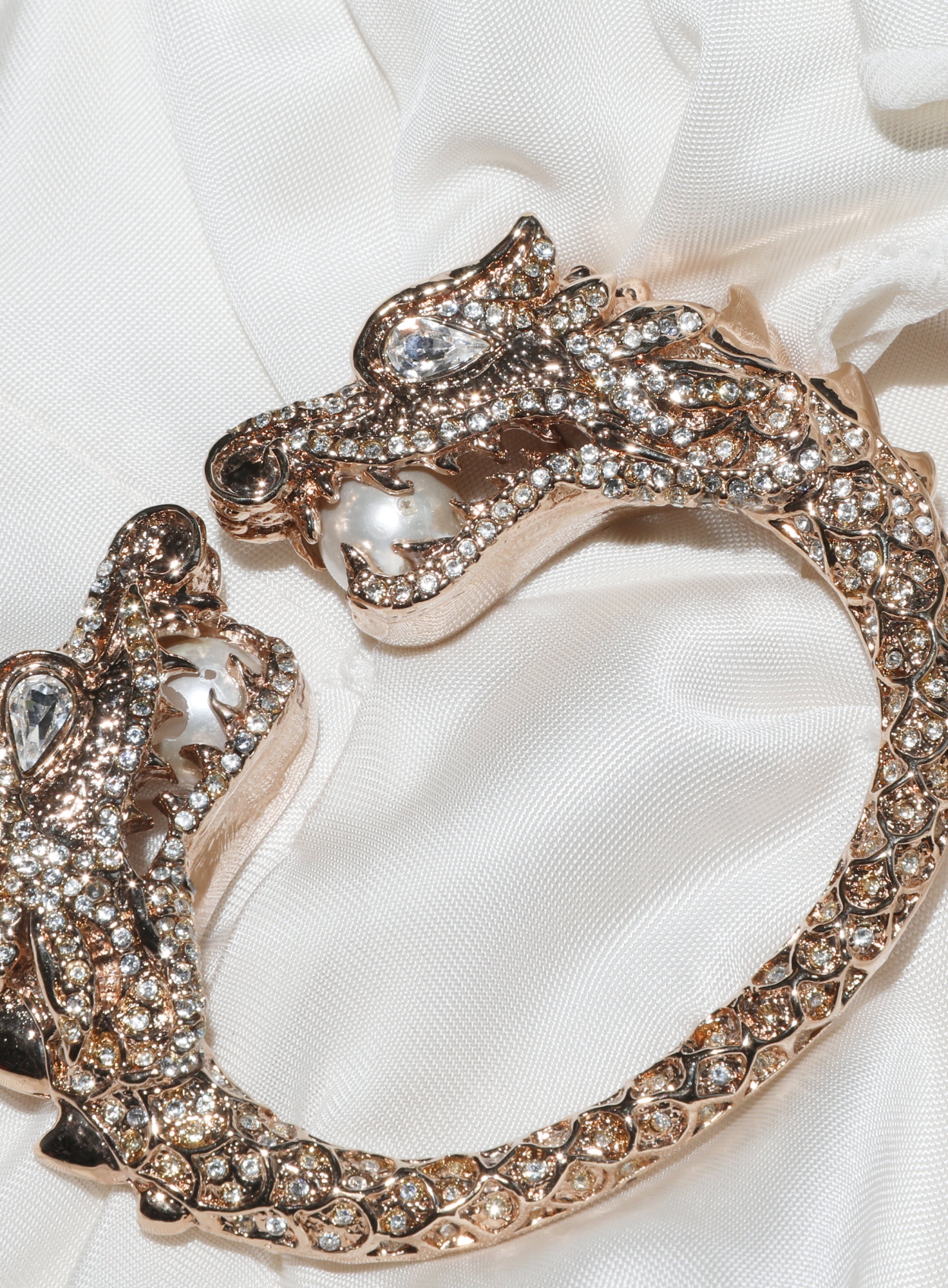 GUCCI ドレス　ホルターネック HIGHLY COLLECTOR F/W 2004 Plunging Brooch Gown - Gucci | Authentic