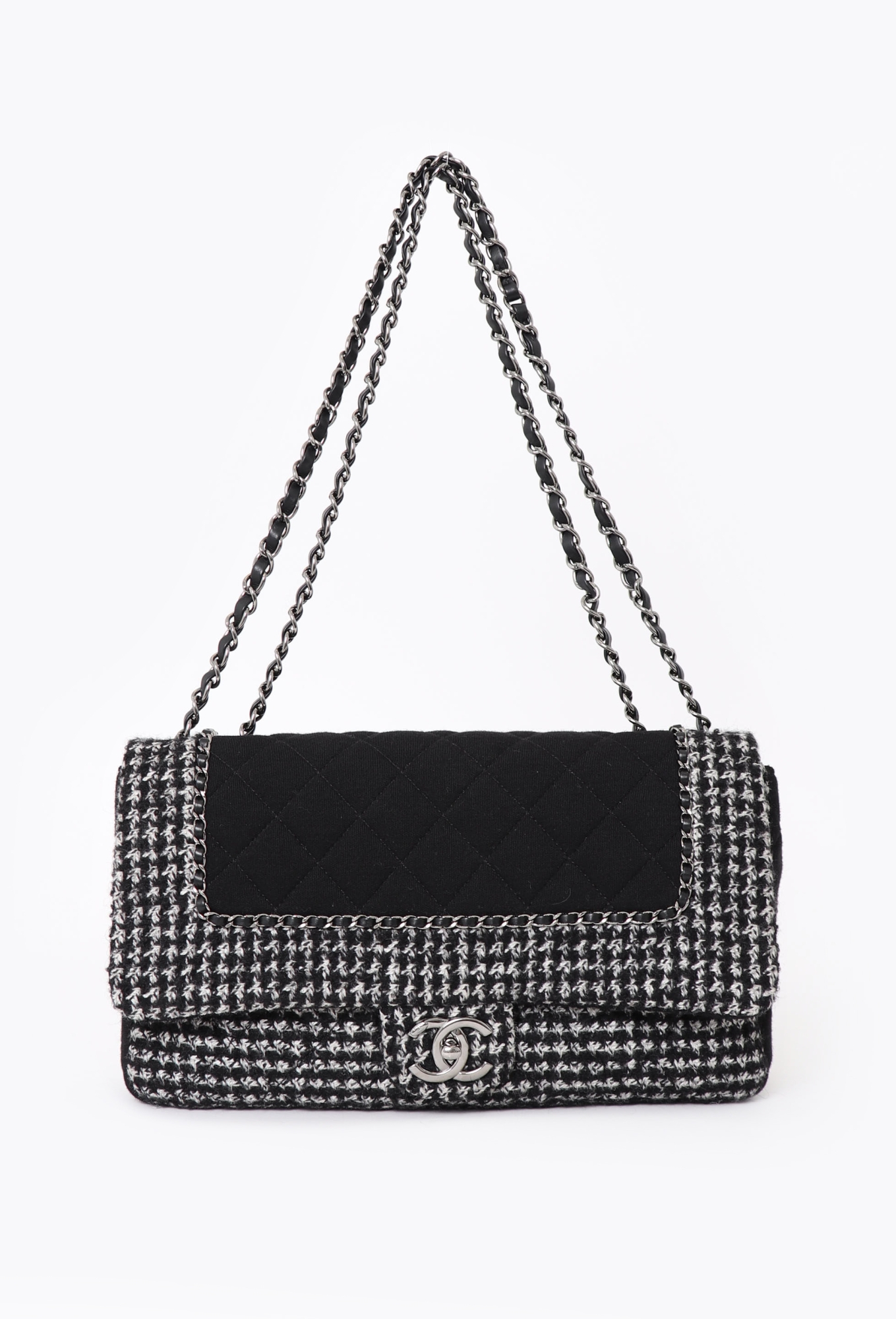 CHANEL ハウンドトゥースバッグ Houndstooth Tweed & Jersey Flap Bag - Chanel | Authentic & Vintage