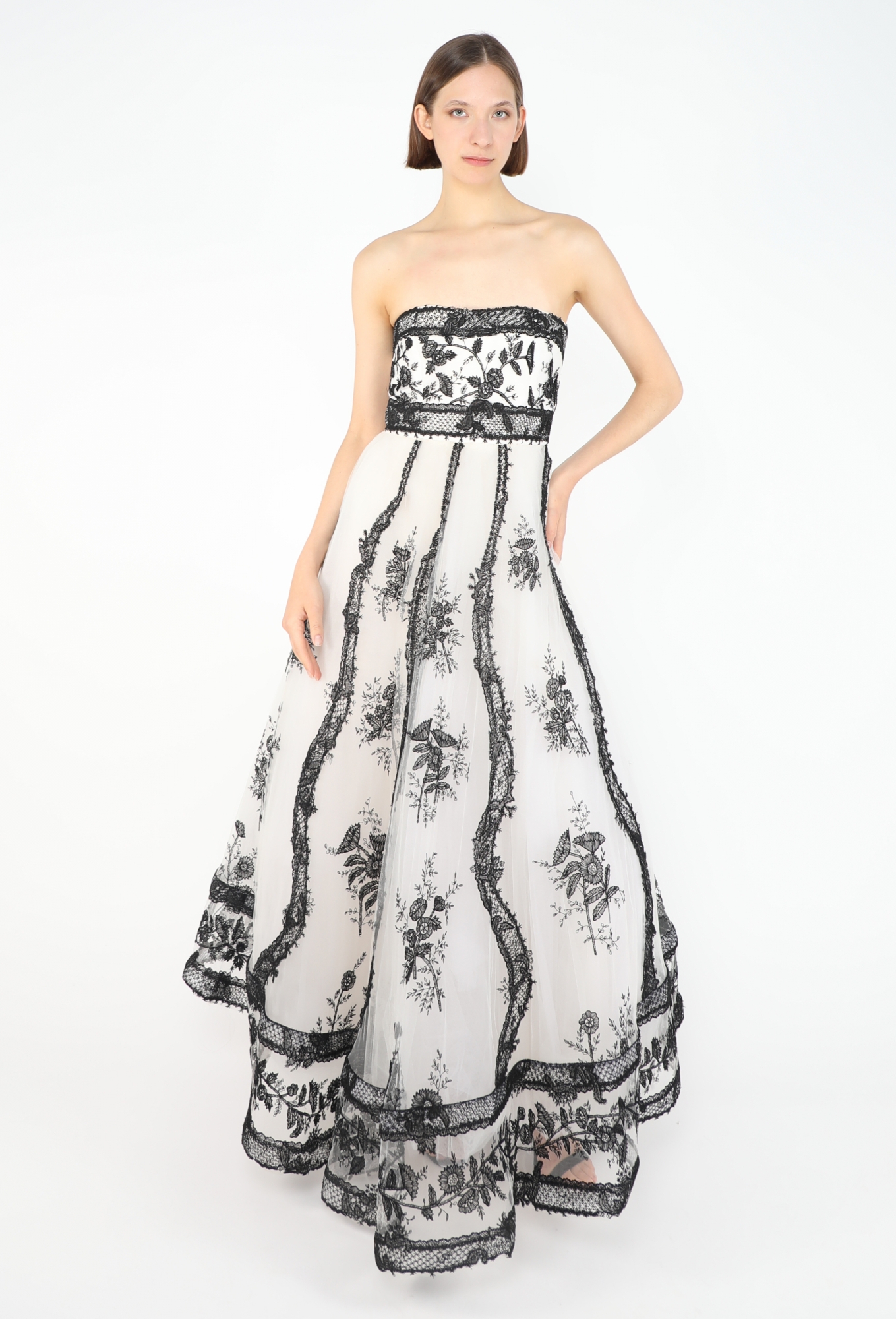 Lace Embroidered Tulle Gown, S/S 2003 - Oscar De La Renta | ReSee