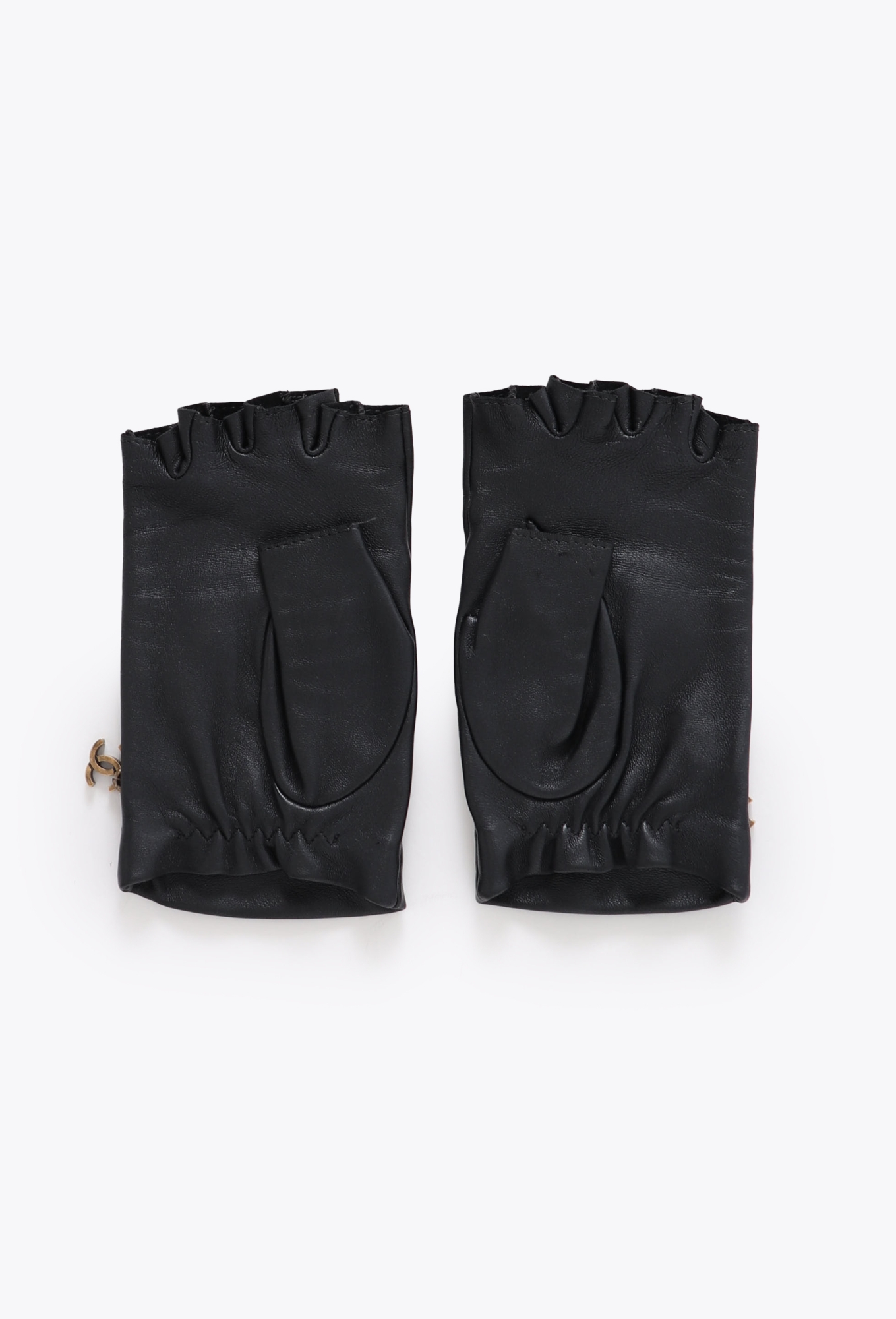 2023 Lambskin Chainlink 'CC' Gloves - Chanel | Authentic & Vintage