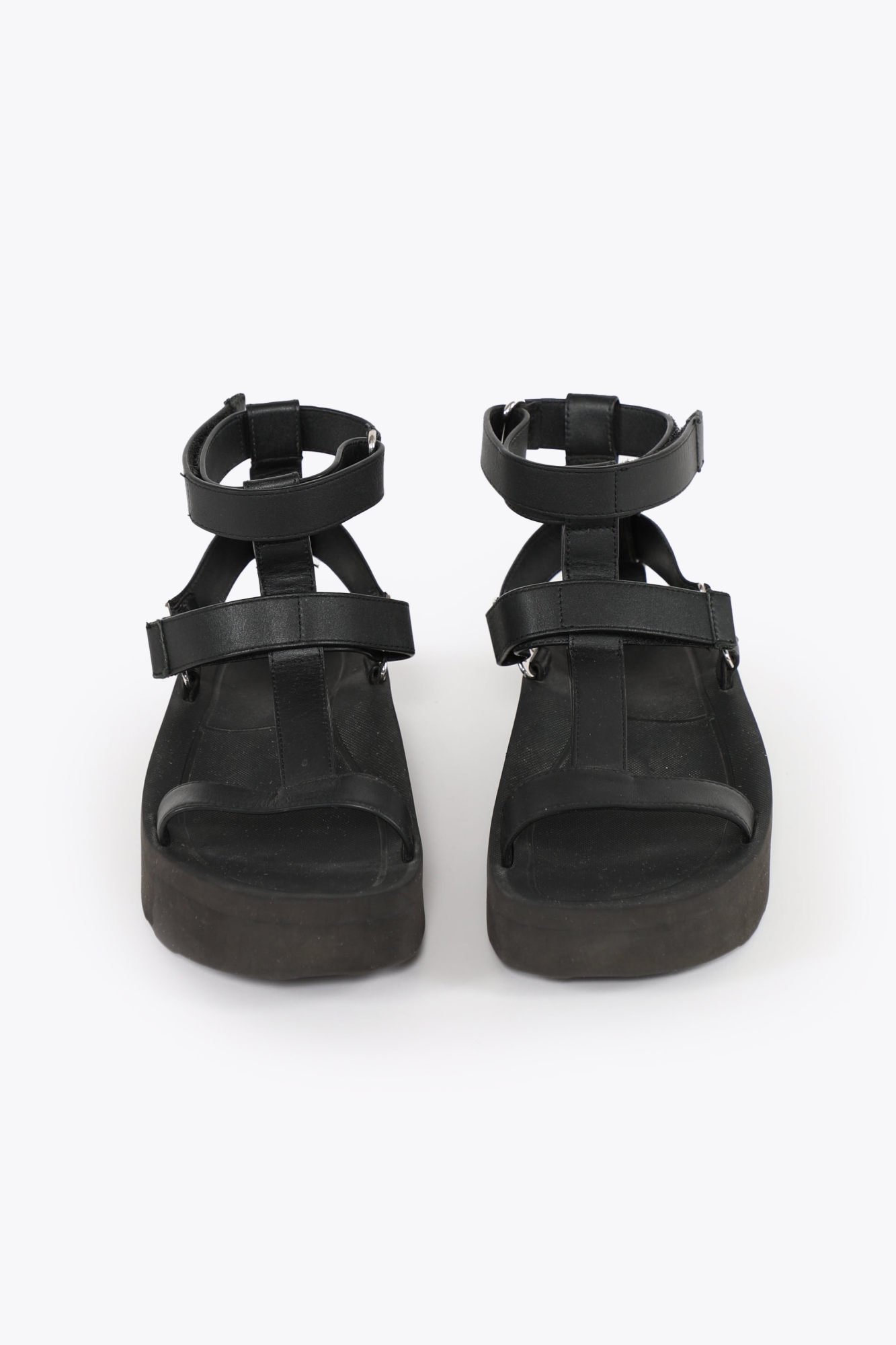 HERMES ブラック フラットシューズ　エディ22、5㎝ Enid Calfskin Leather Sandals, S/S 2022 - Hermès | ReSee