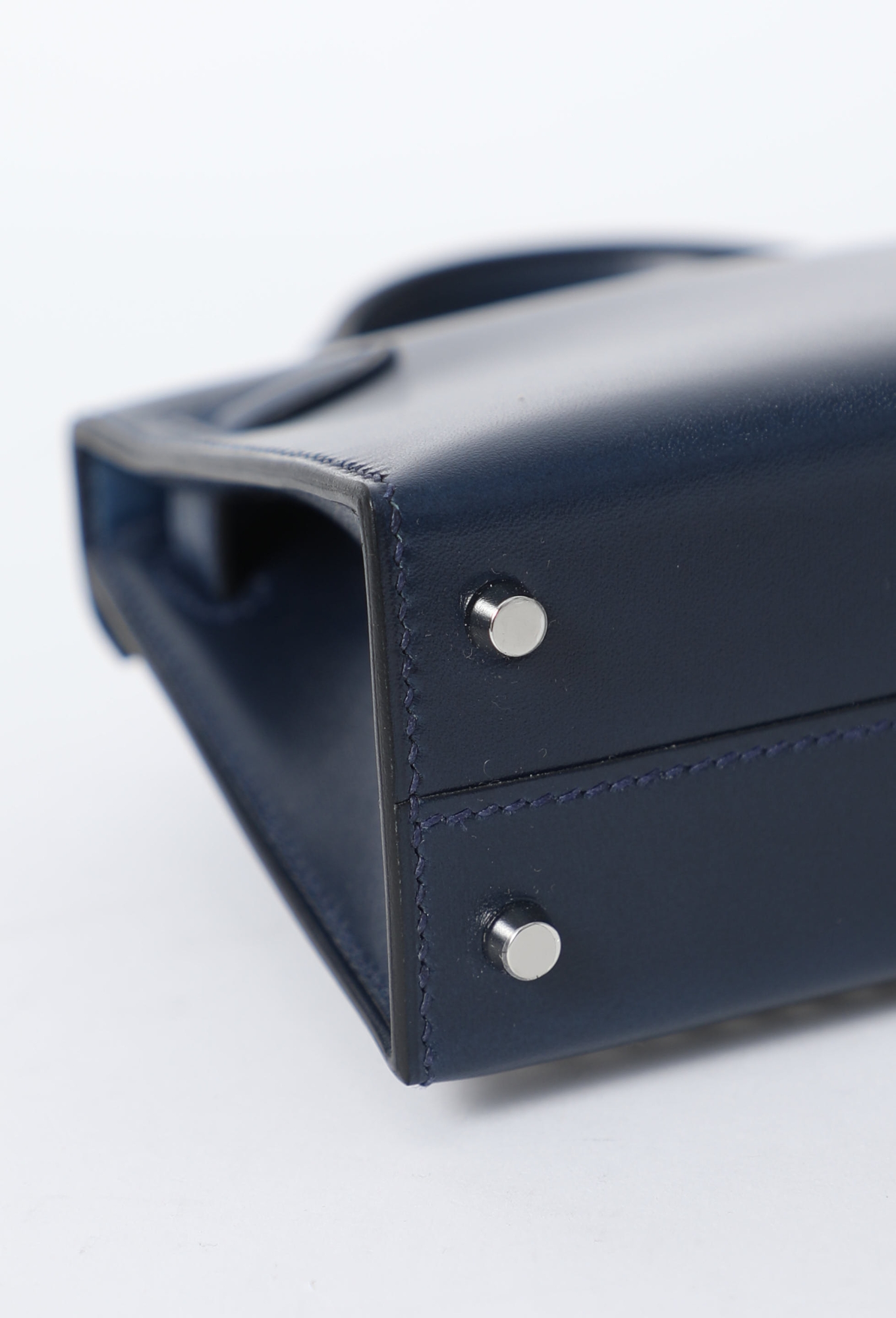 Limited Edition: S/S 2026 Mini Kelly II Sellier Clouté - Hermès